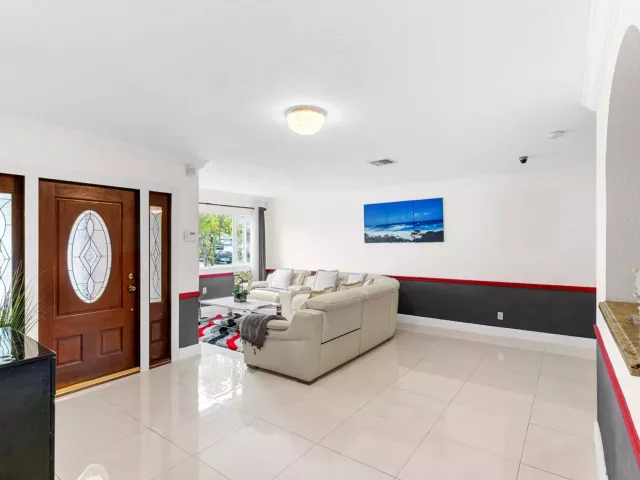 3-bedroom home for sale in Hollywood - 321 N 72nd Terrace - MondialRealty