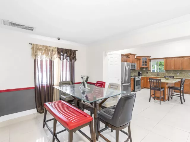 3-bedroom home for sale in Hollywood - 321 N 72nd Terrace - MondialRealty