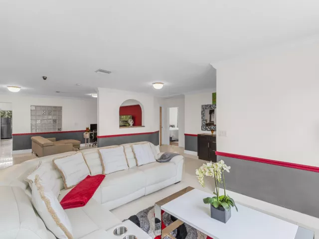 3-bedroom home for sale in Hollywood - 321 N 72nd Terrace - MondialRealty