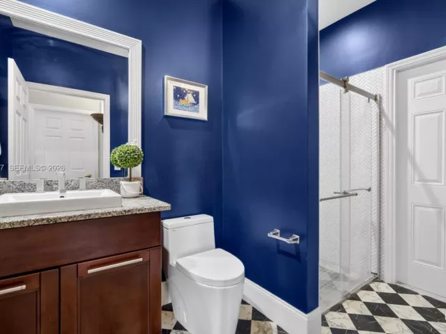6-bedroom home for sale in Pembroke Pines - 16735 NW 11th Street - MondialRealty