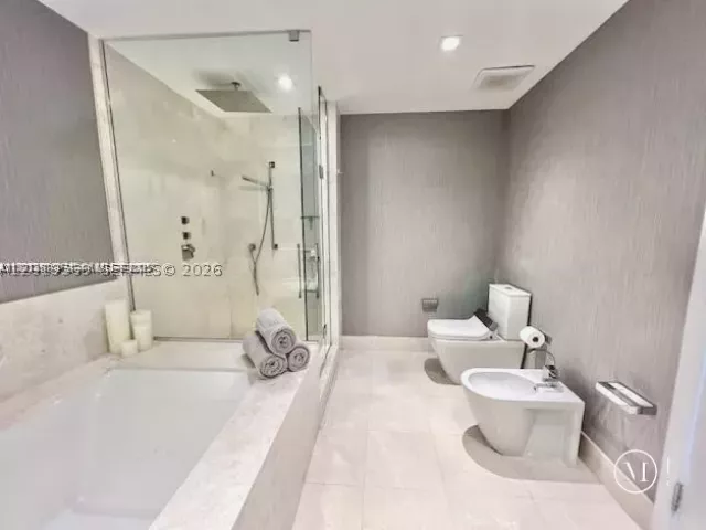 1-bedroom condo for rent in Sunny Isles Beach - 17121 Collins Ave 1003 - MondialRealty