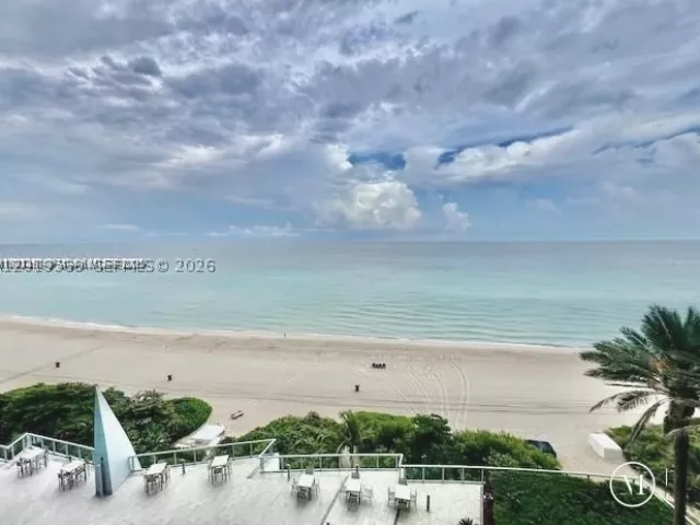 1-bedroom condo for rent in Sunny Isles Beach - 17121 Collins Ave 1003 - MondialRealty
