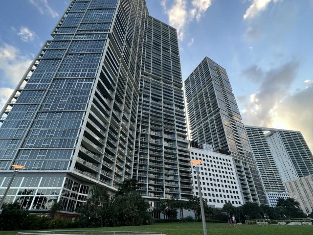 2-bedroom condo for rent in Miami - 495 Brickell Avenue 2611 - MondialRealty
