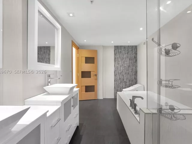 3-bedroom condo for rent in Hollywood - 3001 S Ocean Dr 1611 - MondialRealty