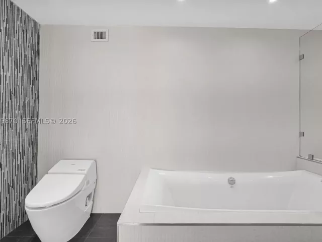 3-bedroom condo for rent in Hollywood - 3001 S Ocean Dr 1611 - MondialRealty