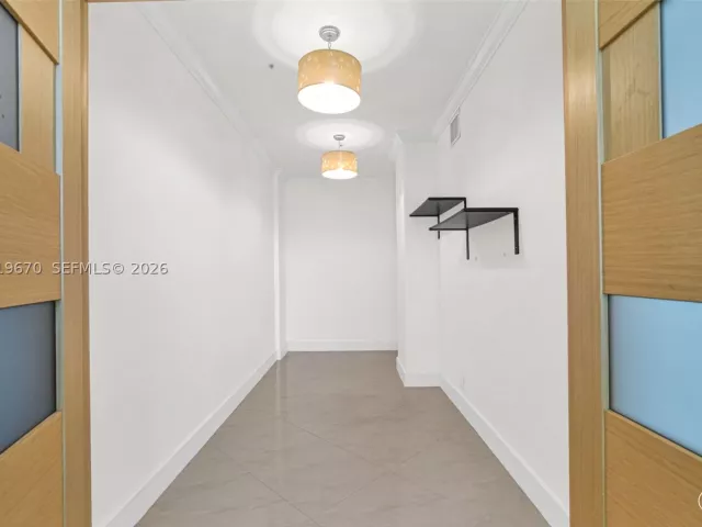 3-bedroom condo for rent in Hollywood - 3001 S Ocean Dr 1611 - MondialRealty
