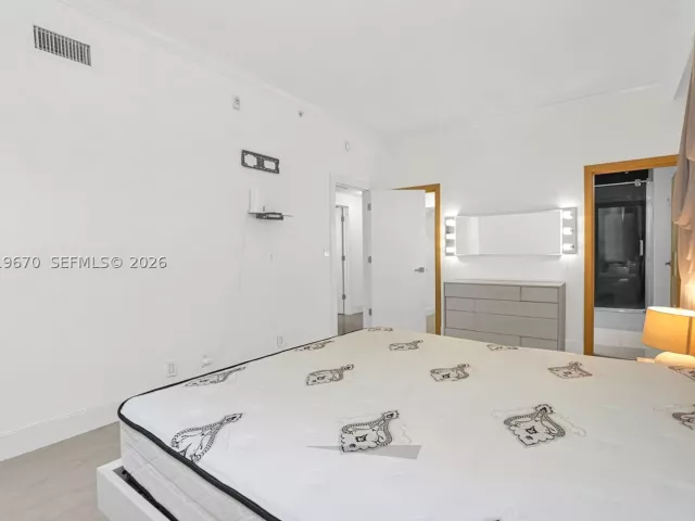 3-bedroom condo for rent in Hollywood - 3001 S Ocean Dr 1611 - MondialRealty