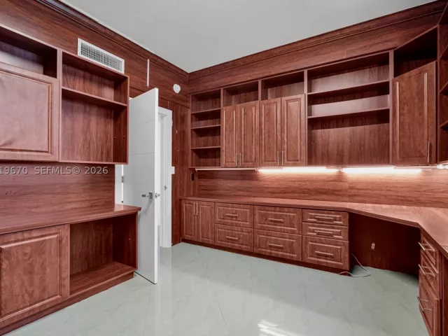 3-bedroom condo for rent in Hollywood - 3001 S Ocean Dr 1611 - MondialRealty