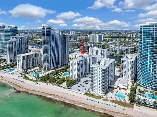 3-bedroom condo for rent in Hollywood - 3001 S Ocean Dr 1611 - MondialRealty
