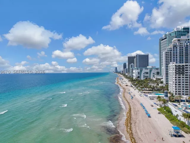 3-bedroom condo for rent in Hollywood - 3001 S Ocean Dr 1611 - MondialRealty