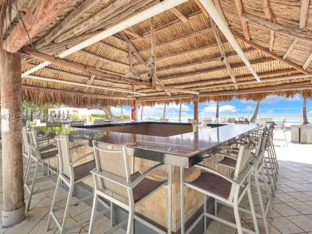 3-bedroom condo for rent in Hollywood - 3001 S Ocean Dr 1611 - MondialRealty