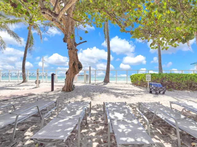 3-bedroom condo for rent in Hollywood - 3001 S Ocean Dr 1611 - MondialRealty