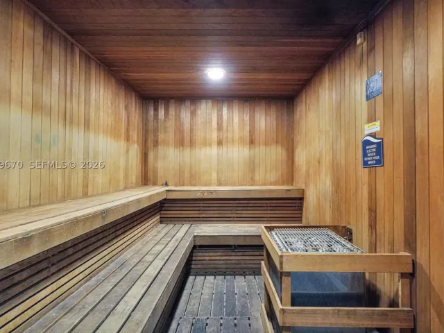 3-bedroom condo for rent in Hollywood - 3001 S Ocean Dr 1611 - MondialRealty