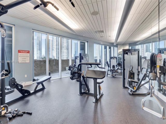 2-bedroom condo for rent in Miami - 185 SW 7 ST 3412 - MondialRealty