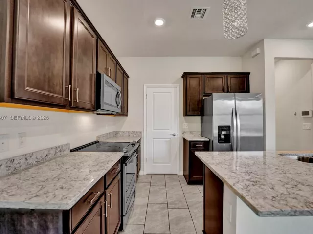 3-bedroom home for rent in Hollywood - 4764 Eucalyptus Dr - MondialRealty