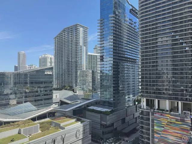 1-bedroom condo for rent in Miami - 55 SW 9th St 1810 - MondialRealty