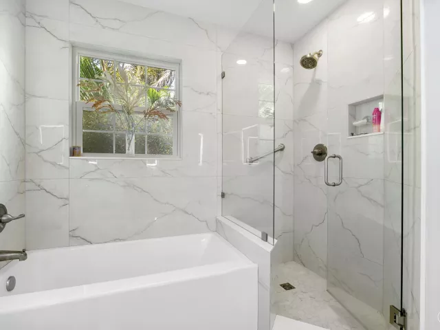 3-bedroom home for sale in Deerfield Beach - 1950 Ne 7th St 105 - MondialRealty