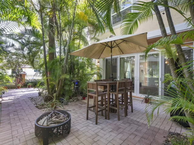 3-bedroom home for sale in Deerfield Beach - 1950 Ne 7th St 105 - MondialRealty
