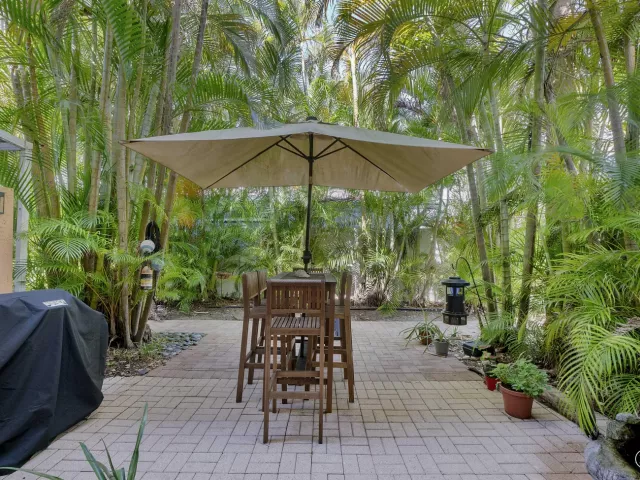 3-bedroom home for sale in Deerfield Beach - 1950 Ne 7th St 105 - MondialRealty