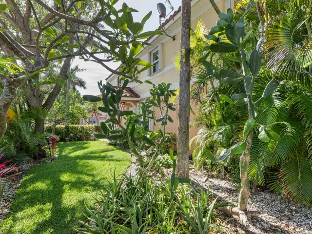 3-bedroom home for sale in Deerfield Beach - 1950 Ne 7th St 105 - MondialRealty