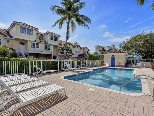 3-bedroom home for sale in Deerfield Beach - 1950 Ne 7th St 105 - MondialRealty