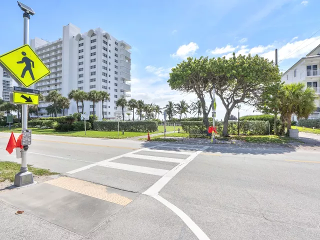 3-bedroom home for sale in Deerfield Beach - 1950 Ne 7th St 105 - MondialRealty