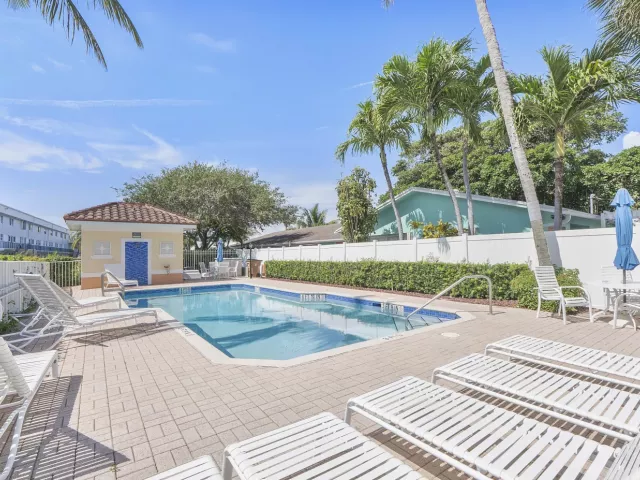 3-bedroom home for sale in Deerfield Beach - 1950 Ne 7th St 105 - MondialRealty