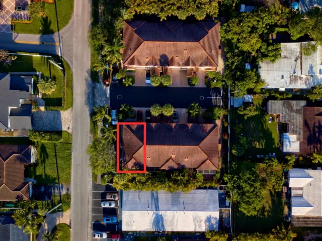 3-bedroom home for sale in Deerfield Beach - 1950 Ne 7th St 105 - MondialRealty