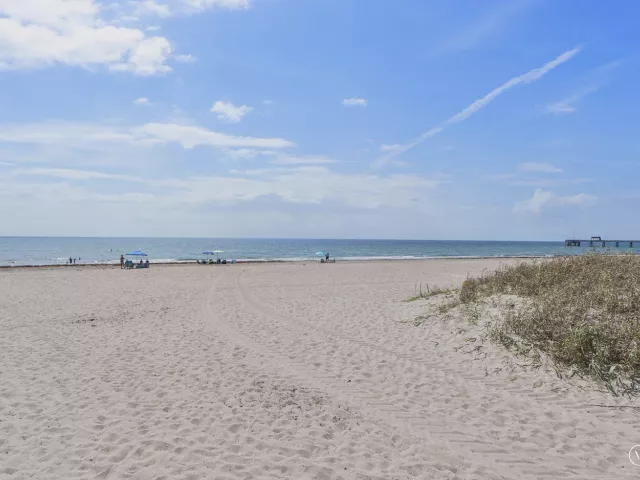 3-bedroom home for sale in Deerfield Beach - 1950 Ne 7th St 105 - MondialRealty