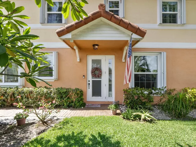 3-bedroom home for sale in Deerfield Beach - 1950 Ne 7th St 105 - MondialRealty