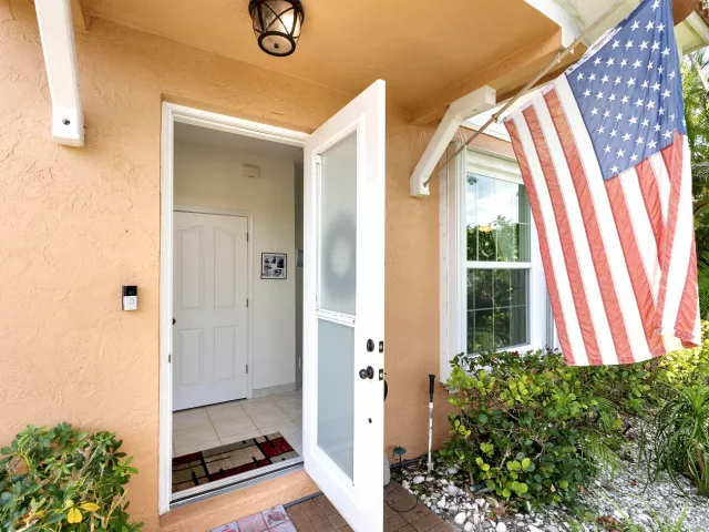 3-bedroom home for sale in Deerfield Beach - 1950 Ne 7th St 105 - MondialRealty
