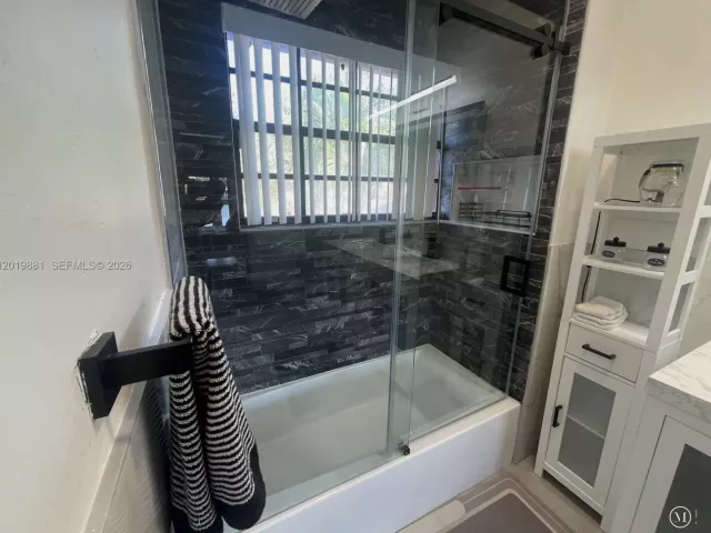 3-bedroom home for sale in Miami - 7345 SW 148th Ct - MondialRealty