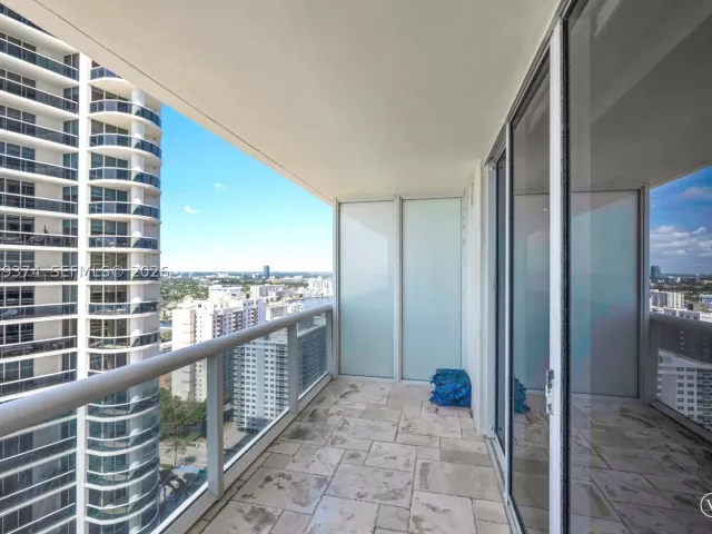 1-bedroom condo for sale in Hallandale Beach - 1830 S Ocean Dr 2705 - MondialRealty