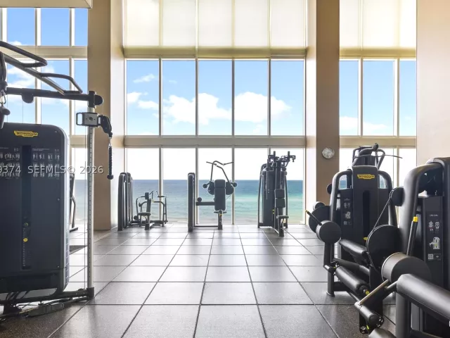 1-bedroom condo for sale in Hallandale Beach - 1830 S Ocean Dr 2705 - MondialRealty