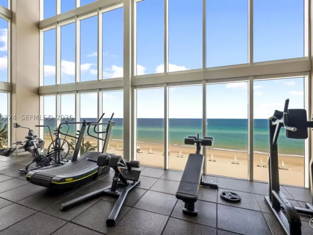 1-bedroom condo for sale in Hallandale Beach - 1830 S Ocean Dr 2705 - MondialRealty