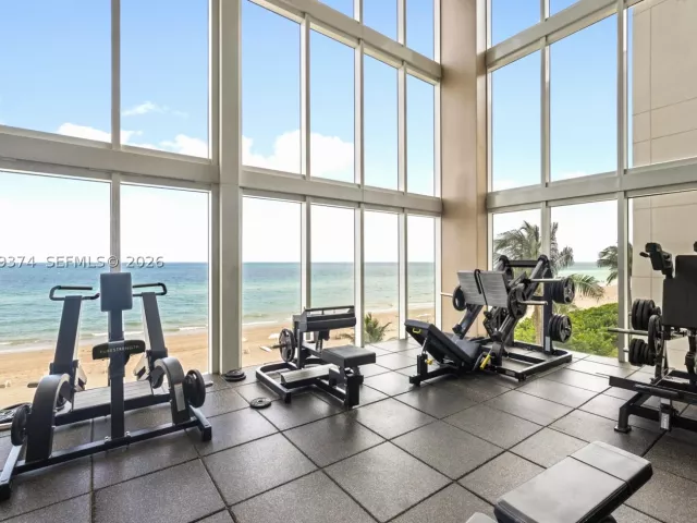 1-bedroom condo for sale in Hallandale Beach - 1830 S Ocean Dr 2705 - MondialRealty