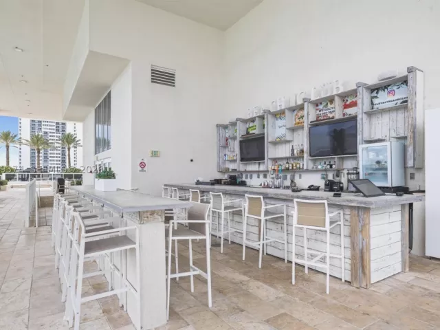 1-bedroom condo for sale in Hallandale Beach - 1830 S Ocean Dr 2705 - MondialRealty