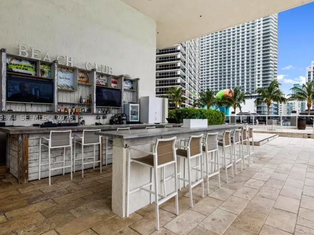 1-bedroom condo for sale in Hallandale Beach - 1830 S Ocean Dr 2705 - MondialRealty