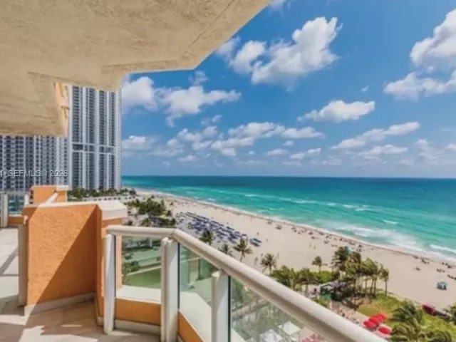 4-bedroom condo for sale in Sunny Isles Beach - 17875 Collins Ave 1101 - MondialRealty