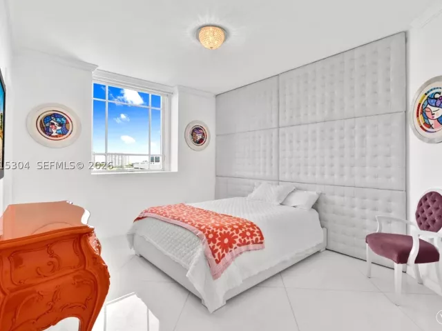 4-bedroom condo for sale in Sunny Isles Beach - 17875 Collins Ave 1101 - MondialRealty
