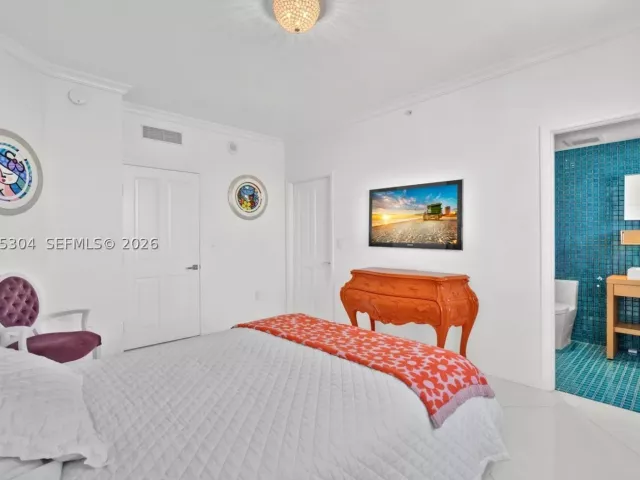 4-bedroom condo for sale in Sunny Isles Beach - 17875 Collins Ave 1101 - MondialRealty