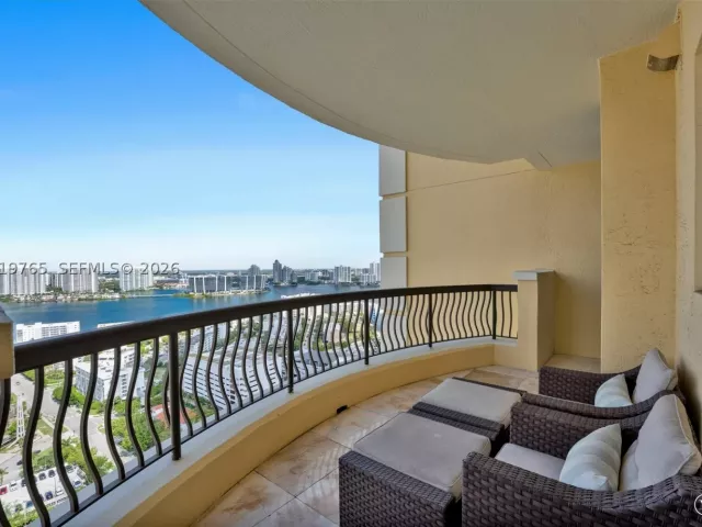 3-bedroom condo for rent in Sunny Isles Beach - 17875 Collins Ave 3002 - MondialRealty