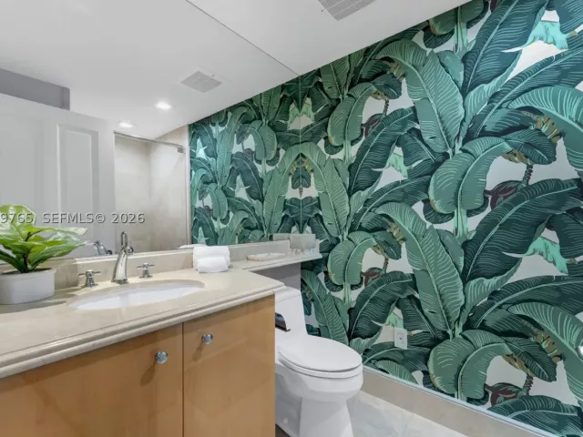 3-bedroom condo for rent in Sunny Isles Beach - 17875 Collins Ave 3002 - MondialRealty