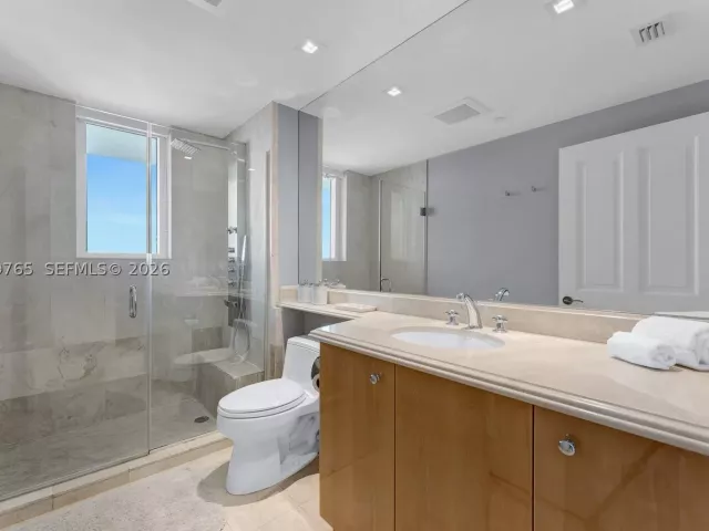 3-bedroom condo for rent in Sunny Isles Beach - 17875 Collins Ave 3002 - MondialRealty