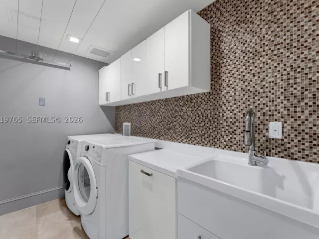 3-bedroom condo for rent in Sunny Isles Beach - 17875 Collins Ave 3002 - MondialRealty