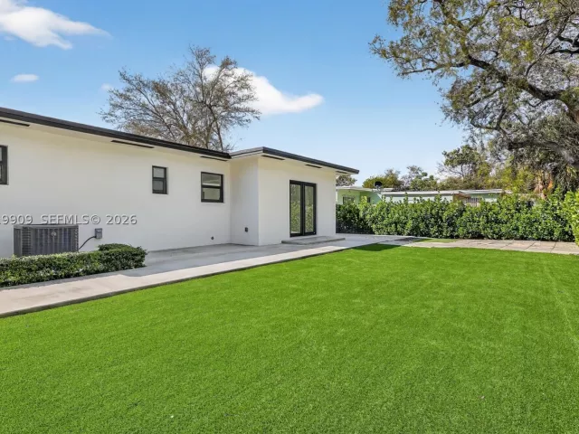 3-bedroom home for sale in Miami - 53 NW 68th St - MondialRealty