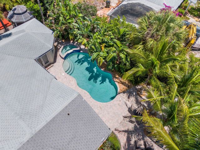 5-bedroom home for rent in Delray Beach - 255 NE 12th Street - MondialRealty