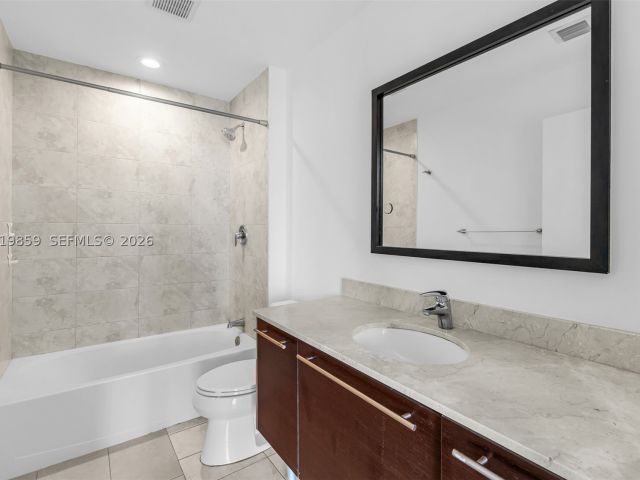 1-bedroom condo for sale in Miami - 1900 N Bayshore Dr 3216 - MondialRealty