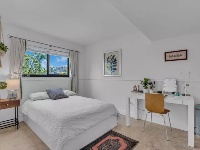 4-bedroom home for sale in Key Biscayne - 209 E Enid Dr 36 - MondialRealty