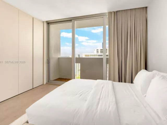 3-bedroom condo for rent in Miami Beach - 800 West Ave PH11 - MondialRealty